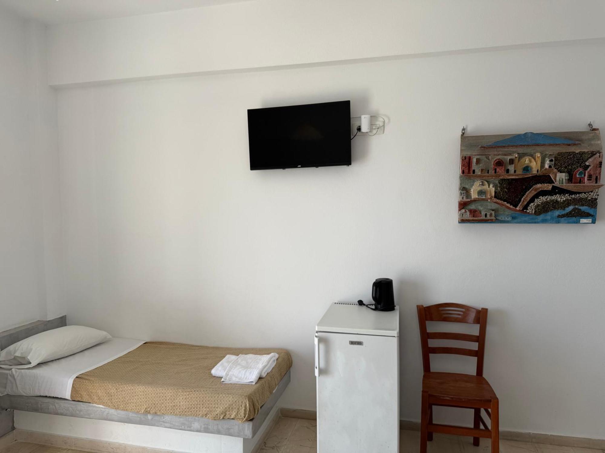 Hellas 2* Fira (Santorini)