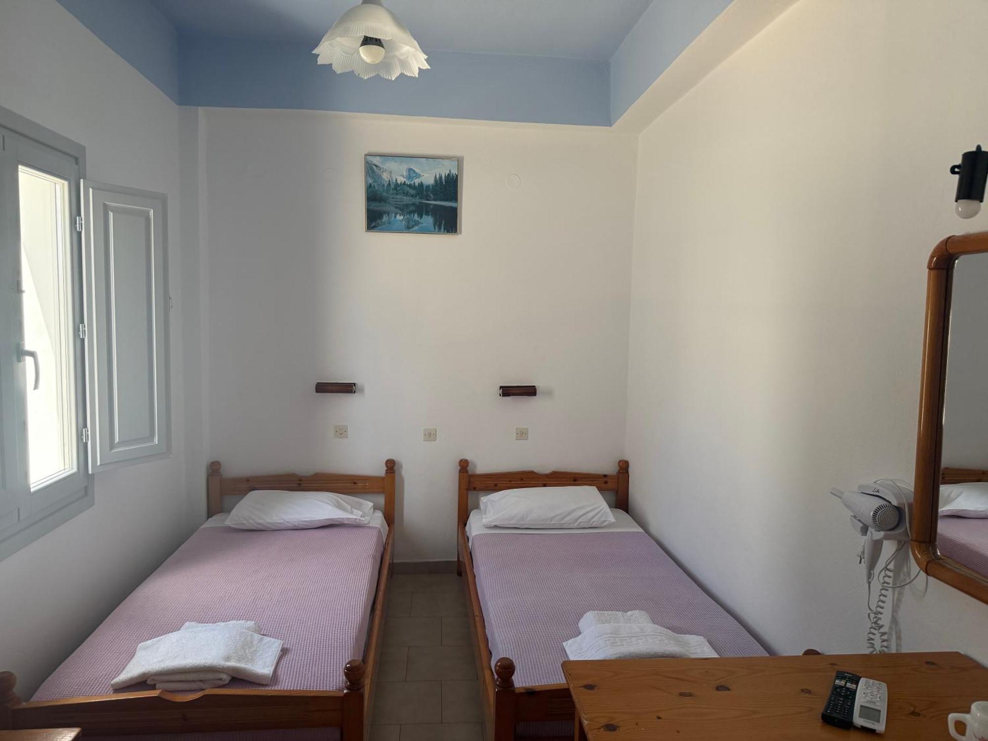 Отель Hellas Тира
