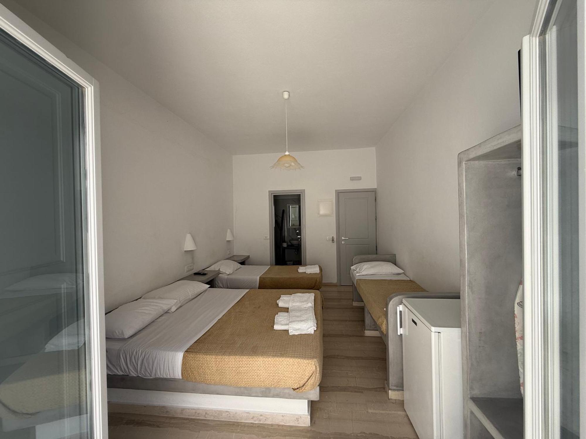 Hellas 2* Fira (Santorini)