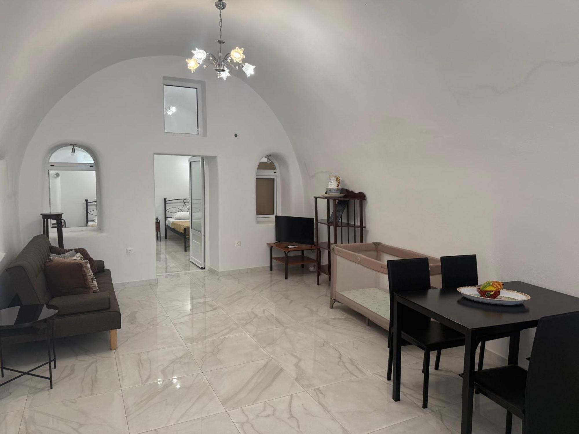 Hellas 2* Тира